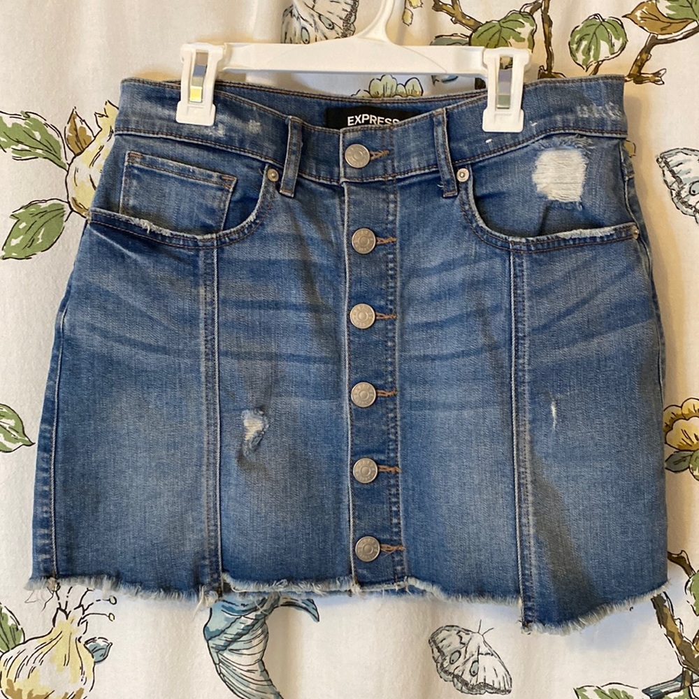 Express denim mini skirt. Mid rise size 4